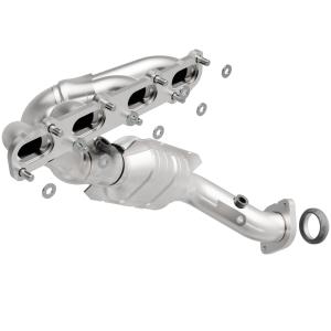 2004 CadillacLR, 2006 CadillacLR, 2005 CadillacLR Magnaflow Exhaust Manifold with Integrated Catalytic Converter (California Legal)