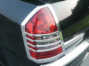 05-07 Chrysler 300 QAA Taillight Bezels - Chrome